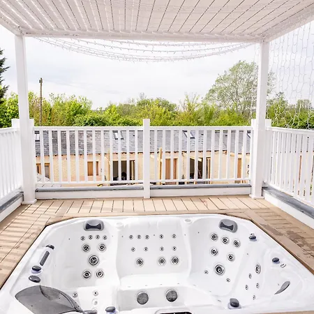 The Manor At Minstrel Court With Hot Tub Villa Cambridge  Exterior photo
