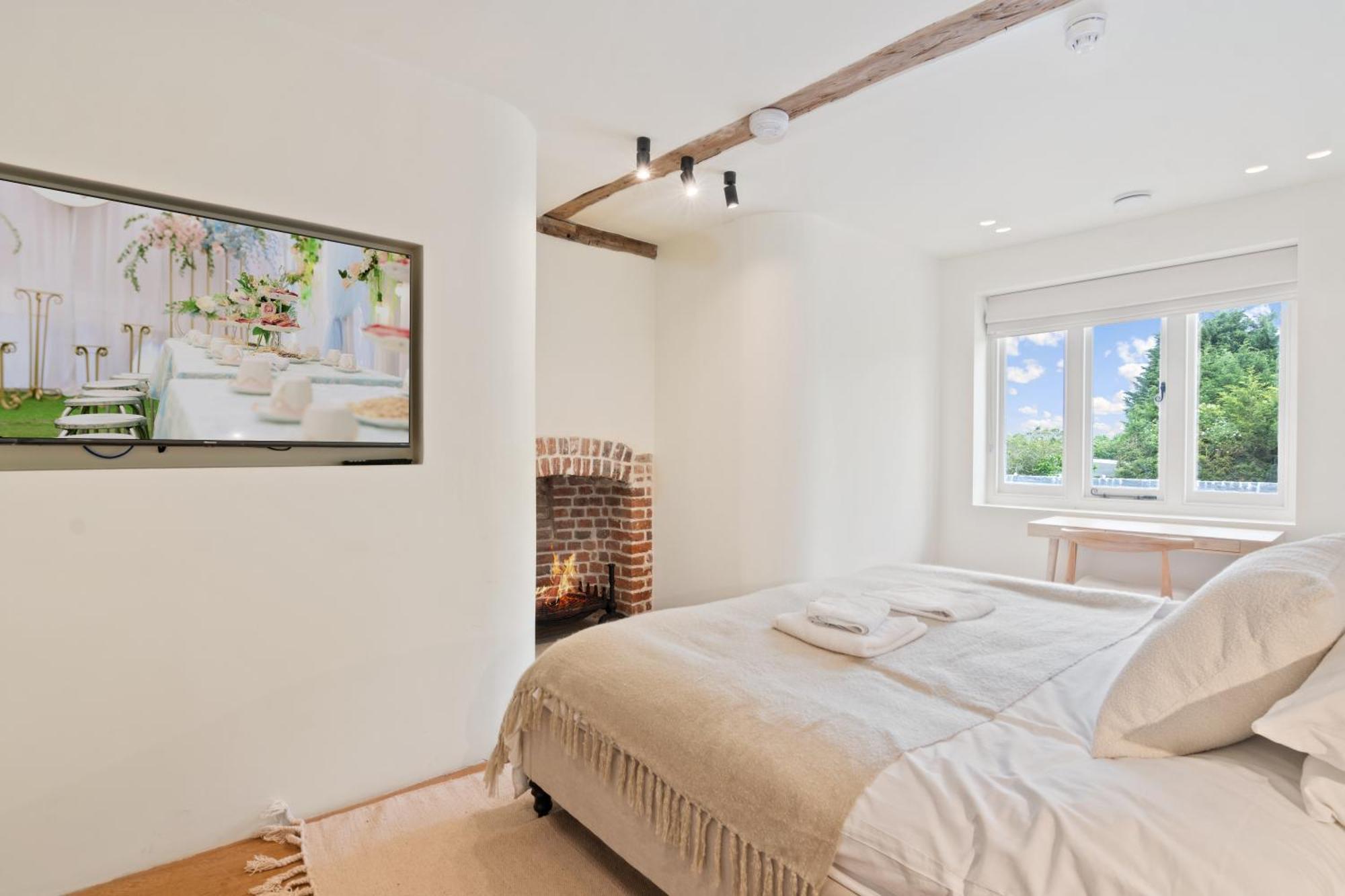 The Manor At Minstrel Court With Hot Tub Villa