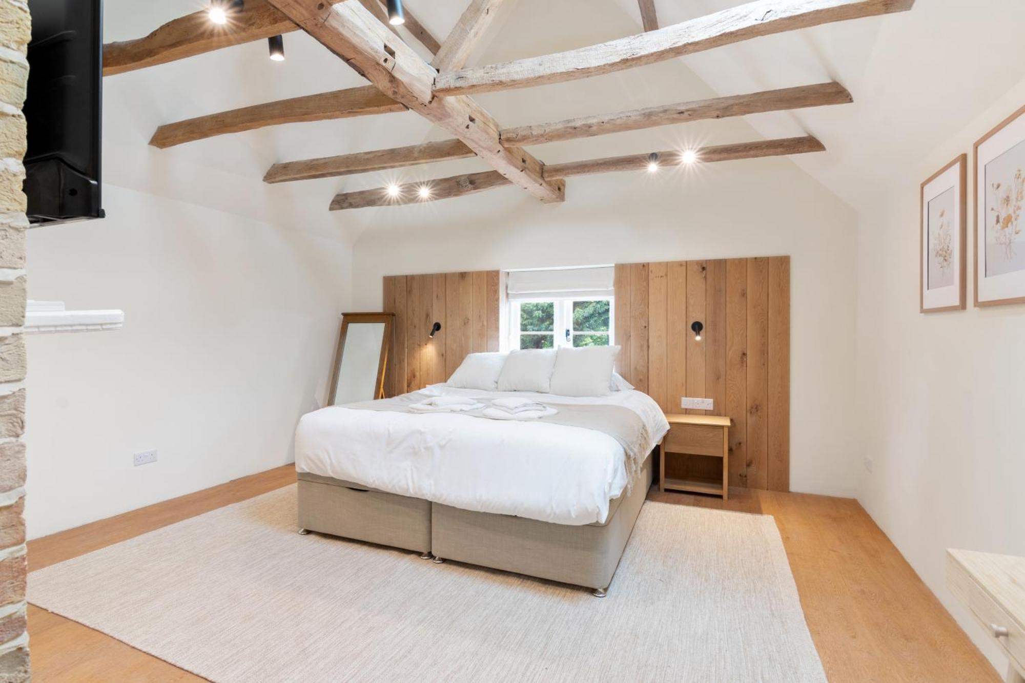 The Manor At Minstrel Court With Hot Tub Villa