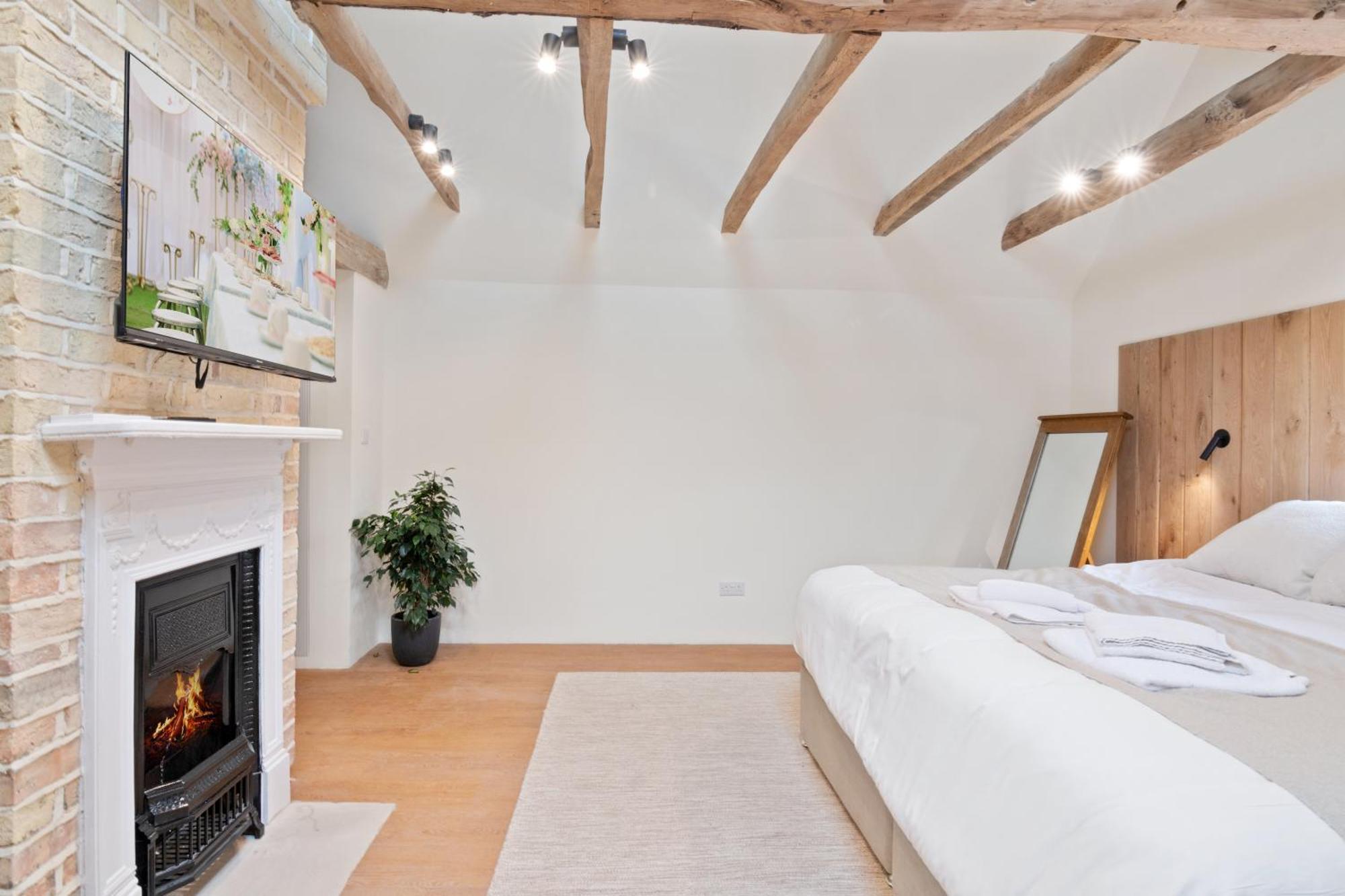 The Manor At Minstrel Court With Hot Tub Cambridge (Cambridgeshire)