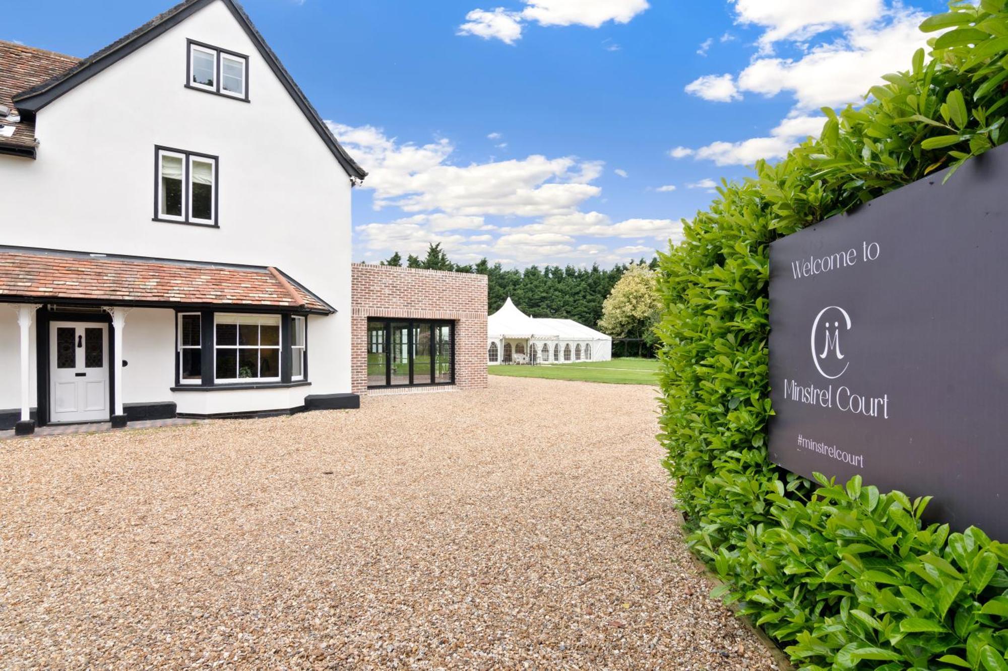 The Manor At Minstrel Court With Hot Tub CBG